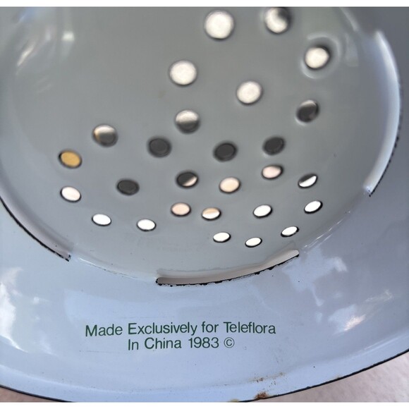 Vintage 1983 Teleflora White Enamel Strawberry Colander Strainer 8” Metal - Picture 5 of 10
